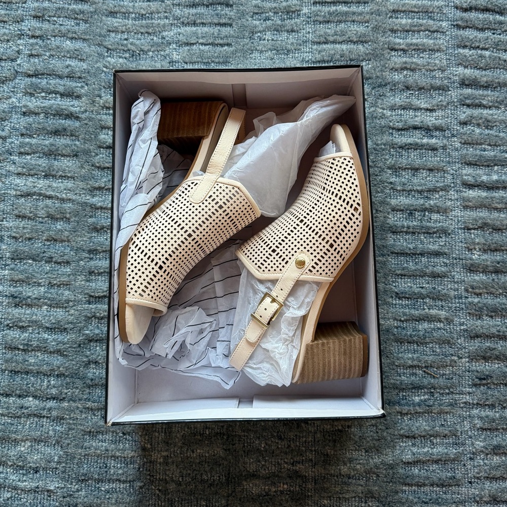 Alex Marie Tan sandals new in box